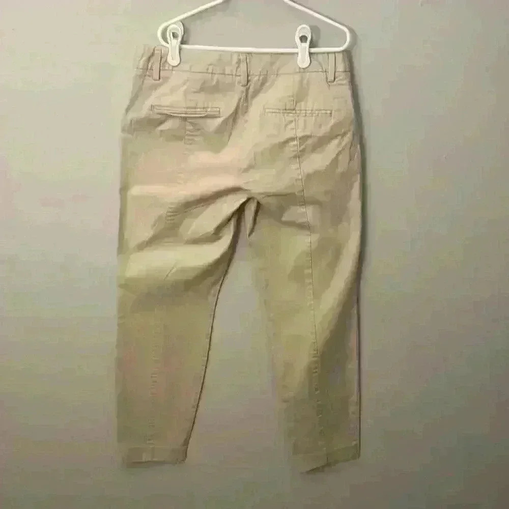 Gap khaki pants in a size 2 stretch. - Picture 3 of 4